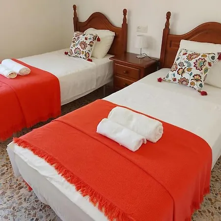Spacious Flat 100m From Beach-nerja-spain Lejlighed *