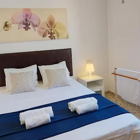 Spacious Flat 100m From Beach-nerja-spain נרחה