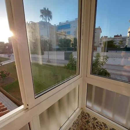 Spacious Flat 100m From Beach-nerja-spain נרחה