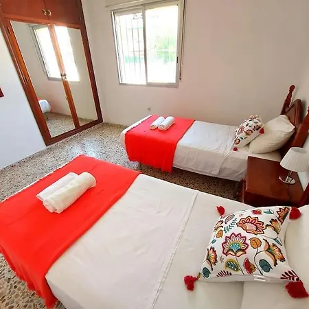 Spacious Flat 100m From Beach-nerja-spain Lejlighed *