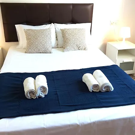 Spacious Flat 100m From Beach-nerja-spain נרחה