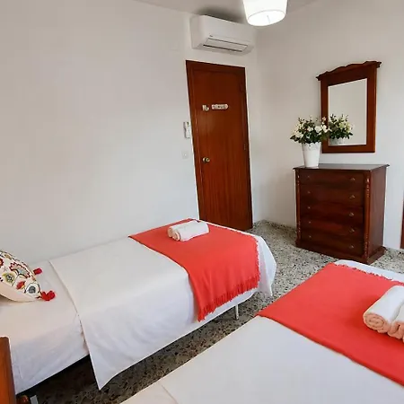 Spacious Flat 100m From Beach-nerja-spain דירה נרחה