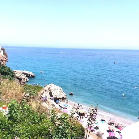 Spacious Flat 100m From Beach-nerja-spain נרחה