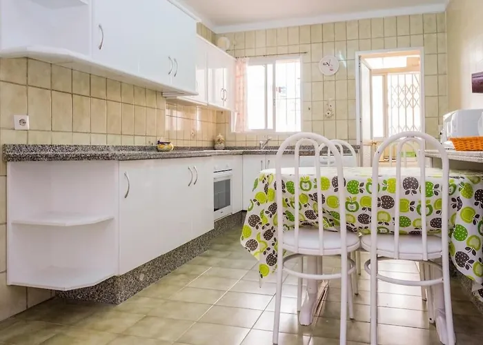 Spacious Flat 100m From Beach-nerja-spain Apartman Nerja