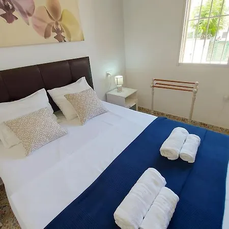 Spacious Flat 100m From Beach-nerja-spain Apartamento